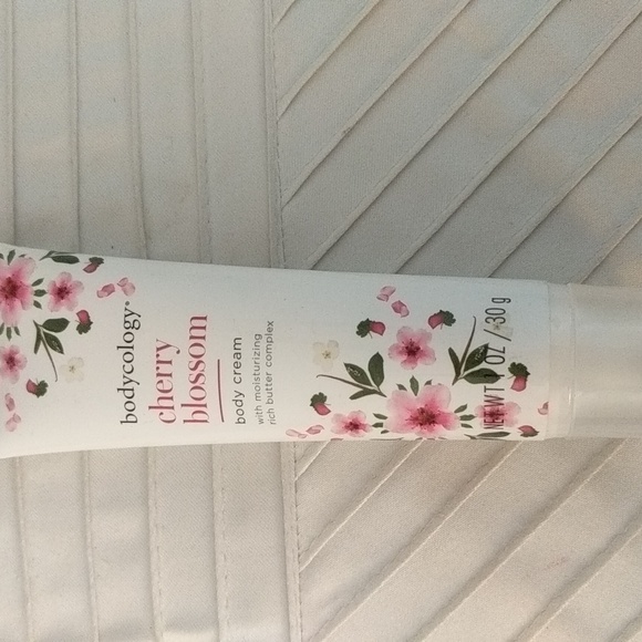 NWT body cream - Picture 1 of 2